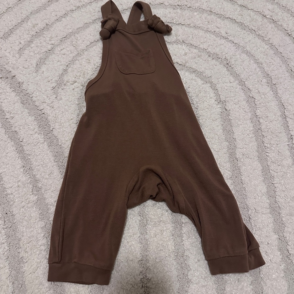 Kyte BABY Chest Pocket Knit Overalls in Warm Brown